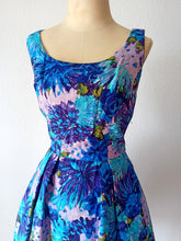 Charger l'image dans la galerie, 1950s 1960s - BOUTIQUE-SORA FASHIONS, France - Rayon Silk Dress - W26 (66cm)