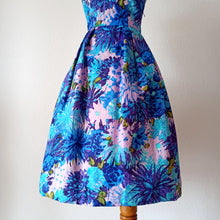 Charger l'image dans la galerie, 1950s 1960s - BOUTIQUE-SORA FASHIONS, France - Rayon Silk Dress - W26 (66cm)