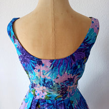 Charger l'image dans la galerie, 1950s 1960s - BOUTIQUE-SORA FASHIONS, France - Rayon Silk Dress - W26 (66cm)