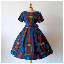 Charger l'image dans la galerie, 1950s - Spectacular German Abstract Cotton Silk Dress - W28.5 (72cm)