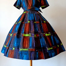 Charger l'image dans la galerie, 1950s - Spectacular German Abstract Cotton Silk Dress - W28.5 (72cm)