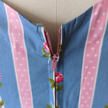 Charger l'image dans la galerie, 1950s 1960s - DEADSTOCK - Adorable Roseprint Cotton Dress - W27 (68cm)