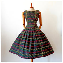 Charger l'image dans la galerie, 1950s - Stunning French Embroidery Dress - W28 (70cm)