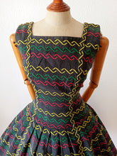 Charger l'image dans la galerie, 1950s - Stunning French Embroidery Dress - W28 (70cm)