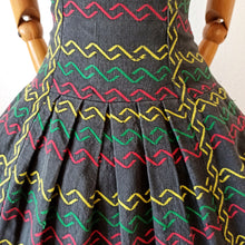 Charger l'image dans la galerie, 1950s - Stunning French Embroidery Dress - W28 (70cm)