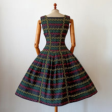 Charger l'image dans la galerie, 1950s - Stunning French Embroidery Dress - W28 (70cm)