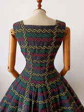 Charger l'image dans la galerie, 1950s - Stunning French Embroidery Dress - W28 (70cm)