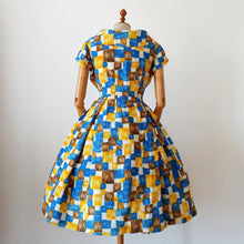 Charger l'image dans la galerie, 1950s - Fabulous Abstract Shawl Collar Dress - W28 (72cm)