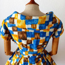 Charger l'image dans la galerie, 1950s - Fabulous Abstract Shawl Collar Dress - W28 (72cm)