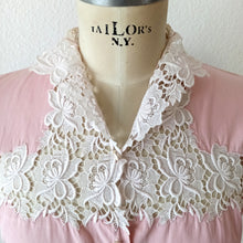 Charger l'image dans la galerie, 1950s - GERTIE, France - Exquisite Pink Cotton Lace Blouse - W31 (80cm)