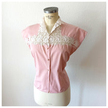 Charger l'image dans la galerie, 1950s - GERTIE, France - Exquisite Pink Cotton Lace Blouse - W31 (80cm)