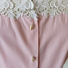 Charger l'image dans la galerie, 1950s - GERTIE, France - Exquisite Pink Cotton Lace Blouse - W31 (80cm)