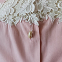 Charger l'image dans la galerie, 1950s - GERTIE, France - Exquisite Pink Cotton Lace Blouse - W31 (80cm)