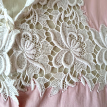 Charger l'image dans la galerie, 1950s - GERTIE, France - Exquisite Pink Cotton Lace Blouse - W31 (80cm)