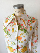 Laden Sie das Bild in den Galerie-Viewer, 1970s - ANDRÉ BER, France - Deadstock - Smoked Cotton Blouse - Sz. Medium
