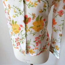 Laden Sie das Bild in den Galerie-Viewer, 1970s - ANDRÉ BER, France - Deadstock - Smoked Cotton Blouse - Sz. Medium