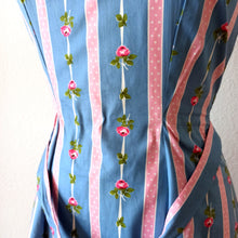 Charger l'image dans la galerie, 1950s 1960s - DEADSTOCK - Adorable Roseprint Cotton Dress - W27 (68cm)