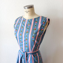 Charger l'image dans la galerie, 1950s 1960s - DEADSTOCK - Adorable Roseprint Cotton Dress - W27 (68cm)