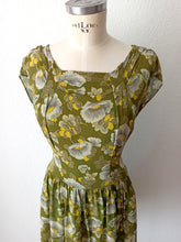 Charger l'image dans la galerie, 1940s 1950s - Gorgeous Green Floral Dress - W32 (82cm)