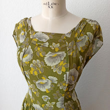 Charger l'image dans la galerie, 1940s 1950s - Gorgeous Green Floral Dress - W32 (82cm)