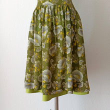 Charger l'image dans la galerie, 1940s 1950s - Gorgeous Green Floral Dress - W32 (82cm)