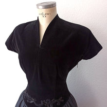 Charger l'image dans la galerie, 1950s - Stunning Beaded Velvet Satin Night Dress - W30 (76cm)