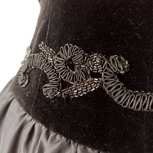 Charger l'image dans la galerie, 1950s - Stunning Beaded Velvet Satin Night Dress - W30 (76cm)