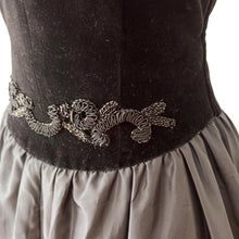 Charger l'image dans la galerie, 1950s - Stunning Beaded Velvet Satin Night Dress - W30 (76cm)