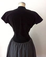 Charger l'image dans la galerie, 1950s - Stunning Beaded Velvet Satin Night Dress - W30 (76cm)