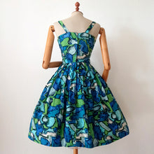 Charger l'image dans la galerie, 1950s - Stunning Novelty Abstract Cold Rayon Dress - W25 (64cm)