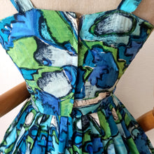 Charger l'image dans la galerie, 1950s - Stunning Novelty Abstract Cold Rayon Dress - W25 (64cm)