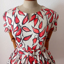 Charger l'image dans la galerie, 1950s - Stunning French Textured Cotton Dress - W27 (68cm)
