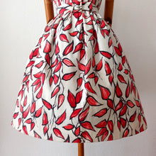 Charger l'image dans la galerie, 1950s - Stunning French Textured Cotton Dress - W27 (68cm)