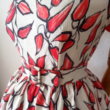 Charger l'image dans la galerie, 1950s - Stunning French Textured Cotton Dress - W27 (68cm)