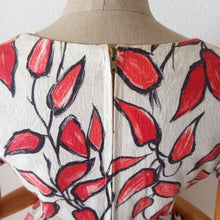 Charger l'image dans la galerie, 1950s - Stunning French Textured Cotton Dress - W27 (68cm)