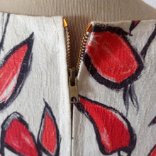 Charger l'image dans la galerie, 1950s - Stunning French Textured Cotton Dress - W27 (68cm)