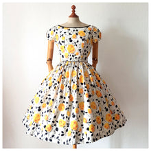 Charger l'image dans la galerie, 1950s - SAMBO FASHIONS - Spectacular Roseprint Dress - W26 (66cm)