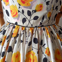 Charger l'image dans la galerie, 1950s - SAMBO FASHIONS - Spectacular Roseprint Dress - W26 (66cm)