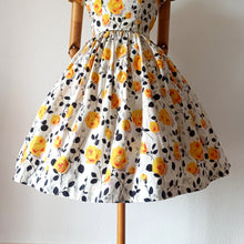Charger l'image dans la galerie, 1950s - SAMBO FASHIONS - Spectacular Roseprint Dress - W26 (66cm)