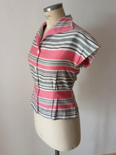 Charger l'image dans la galerie, 1950s - Ultra-gorgeous Pink & Grey Cotton Blouse - W31 (80cm)