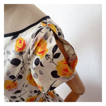 Charger l'image dans la galerie, 1950s - SAMBO FASHIONS - Spectacular Roseprint Dress - W26 (66cm)