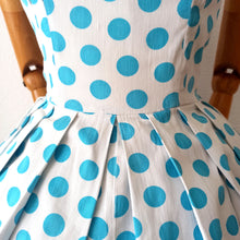 Charger l'image dans la galerie, 1950s - Iconic & Stunning Blue Polkadots Cotton Dress - W28 (70cm)