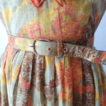 Laden Sie das Bild in den Galerie-Viewer, 1960s - LENBARRY, USA - Gorgeous Smoked Cotton Dress - W28.5 (72cm)