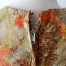 Laden Sie das Bild in den Galerie-Viewer, 1960s - LENBARRY, USA - Gorgeous Smoked Cotton Dress - W28.5 (72cm)