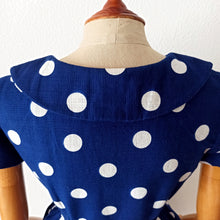 Charger l'image dans la galerie, 1950s 1960s - Adorable German Bow Neckline Dress - W26 (66cm)