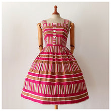 Charger l'image dans la galerie, 1950s - Lovely Pockets Cotton Dress - W27 (68cm)