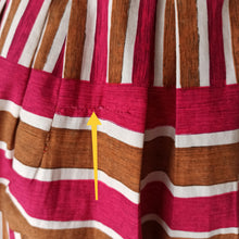 Charger l'image dans la galerie, 1950s - Lovely Pockets Cotton Dress - W27 (68cm)