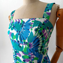 Carica l'immagine nel visualizzatore di Gallery, 1960s - Gorgeous Psychedelic Cotton Dress - W28.5 (72cm)