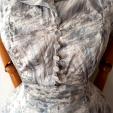 Charger l'image dans la galerie, 1950s - Gorgeous Novelty Floral Cotton Dress - W30 (76cm)