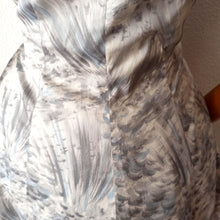 Charger l'image dans la galerie, 1950s - Gorgeous Novelty Floral Cotton Dress - W30 (76cm)